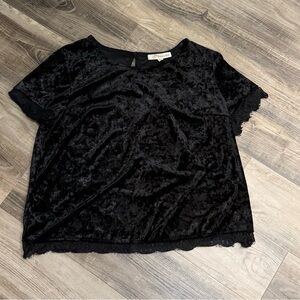 Rewind Black Velvet Short Sleeve Top